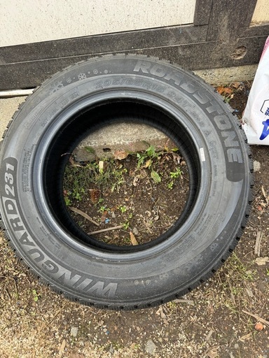 スパイクタイヤ　205/65r15　95r