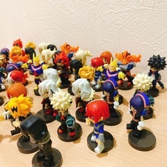 ヒーローアカデミーのフィギュア（５㎝）約４０体の画像