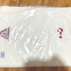 【新品未使用】GUESSのマフラー
