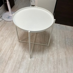 IKEAサイドテーブル　トレイテーブル　白　の画像