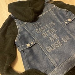 ジーンズベストとニットパーカーセットの画像