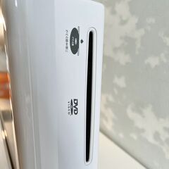【DVD内蔵】22型リモコン付き地デジ＆アナログＷチューナー液晶テレビ白の画像