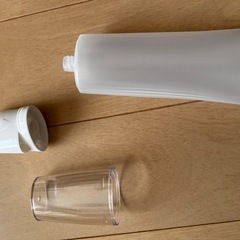 【ほぼ新品】ダイソー200円商品　詰め替えボトルの画像