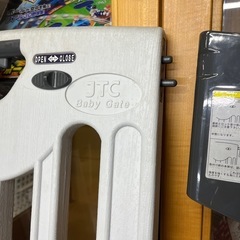 JTC グレイッシュ ベビーゲート サイドパネル2点 穴を開けない突っ張り式 中古品 ①の画像