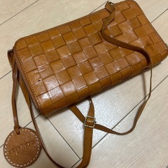 ズッケロフィラート　お財布ショルダー