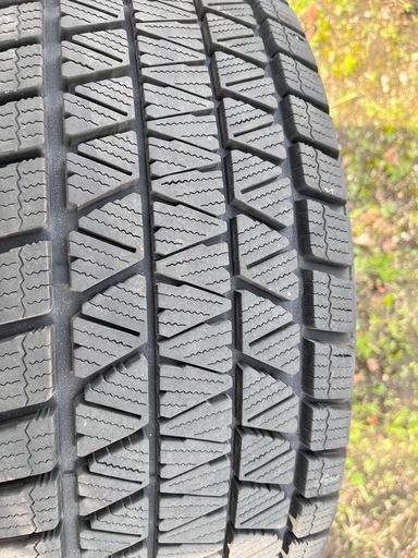 値下げ】ブリヂストン スタッドレス 235/65R17 2023年39週製造