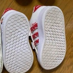 adidasディズニーベビースニーカーの画像