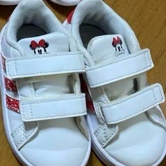 adidasディズニーベビースニーカーの画像