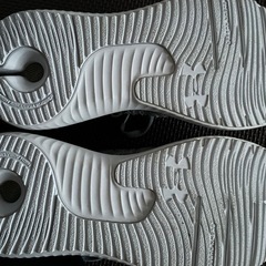 ⭐️箱なし⭐️アンダーアーマー　ミックスグレー　サイズ２４センチ前後の画像