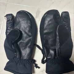 241 トゥーフォーワンのグローブの画像