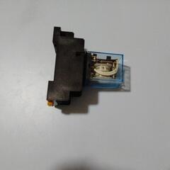 ミニパワーリレー ソケット付【新品・未使用】の画像