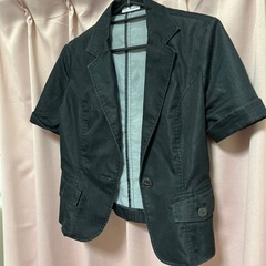 ブラック　半袖ジャケットの画像