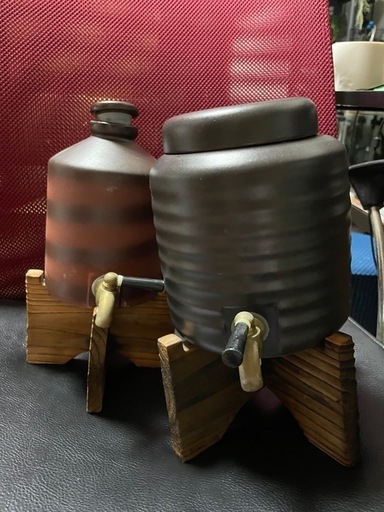 陶器製 焼酎サーバー 黒色 木製スタンド付き