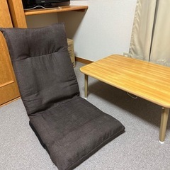 テーブルと椅子セットです