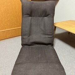 テーブルと椅子セットですの画像