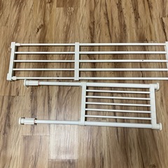 伸縮　突っ張り棚2つの画像
