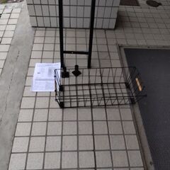 極上美品　突っ張りランドリーラック　棚　スチール棚　洗濯機ラック...