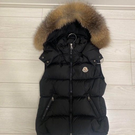 モンクレール　ダウンベスト