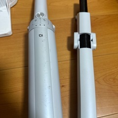shark コードレスクリーナー 掃除機　バッテリー2個付属の画像