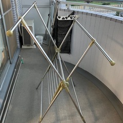 衣服かけ、ハンガーラックの画像
