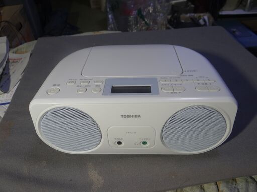 10/8●TOSHIBA 　　ＣＤラジオ（ TY-C151）２０１９年　美品