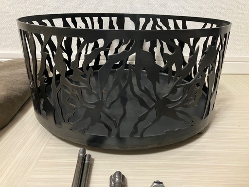 キャンプ用品　サンゾクマウンテン　山賊　虎　焚き火台
