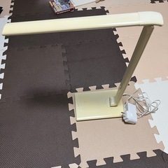 USBポート付きLEDデスクライト