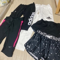 大量トレーニングウェアの画像