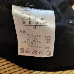 黒いカットソーの画像
