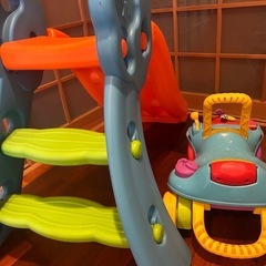🌈トイザらスミニ滑り台と室内用幼児キックカーの画像