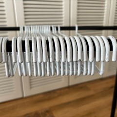 ホームワードローブ用のロングパンツ収納ラックの画像