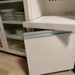 食器収納棚　コンセント口付きの画像