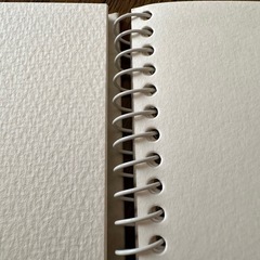 スケッチブック２冊　画材の画像