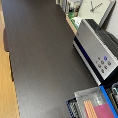 事務用テーブルの画像