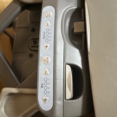 コンビ電動ハイローチェアネムリラの画像