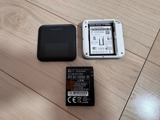 [セット販売] 富士ソフト +F FS040W FS040WMB1 + 専用ホームキット モバイルルーター ポケットWIFIなどに
