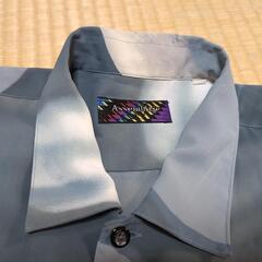メンズMサイズくらい　月と宇宙飛行士みたいな柄シャツの画像