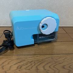 電動鉛筆削りDUO アスカ　色鉛筆もしっかり削れる！　底吸盤付き...