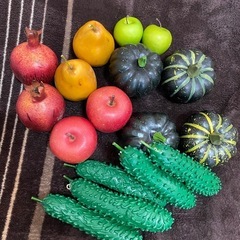 本物そっくりの野菜とフルーツセットの画像