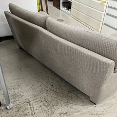 K2410-162 Karimoku 3人掛けソファー オットマン付き ベージュ 汚れ有りの画像