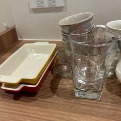食器一式の画像