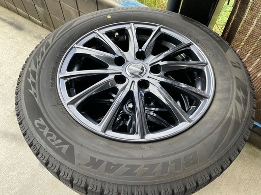 新品購入後ヤリスクロスにワンシーズン履いてました。