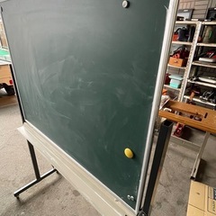 黒板　チョーク付きの画像