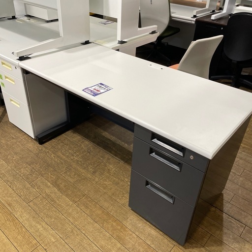JJ-4【オフィス家具専門店】プラスの片袖デスクです！