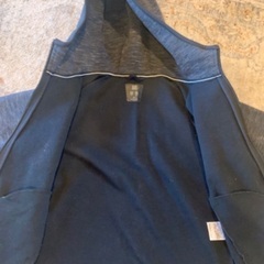UNIQLO 130 パーカー　子ども服の画像