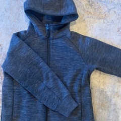 UNIQLO 130 パーカー　子ども服