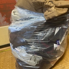 A bag full of men's clothes (shirts)の画像