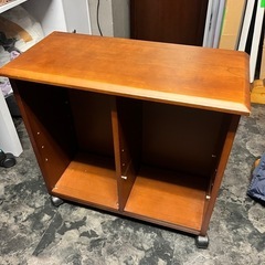キャスター付き移動可能棚
