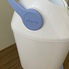 ピジョン　おむつ用ゴミ箱　の画像
