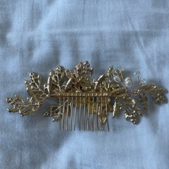 ヘッドドレス　花と葉のモチーフ ゴールドの画像